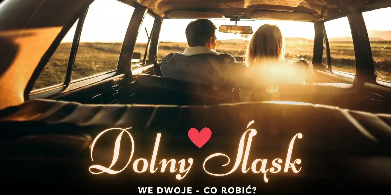 Para w samochodzie, podróżująca na weekend we dwoje na Dolny Śląsk. Słońce zachodzi, tworząc ciepłą atmosferę.