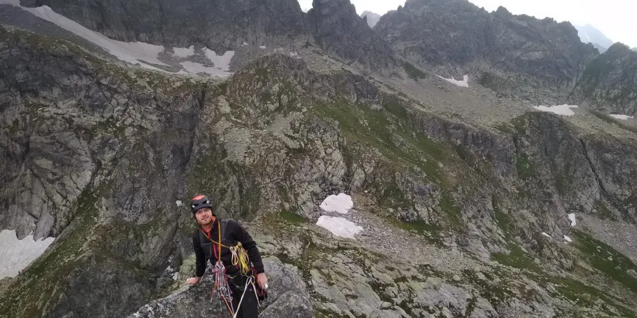 Wspinacz w Tatrach, wspinaczka to wyzwanie. Jak zostać taternikiem? Tu zaczyna się przygoda.