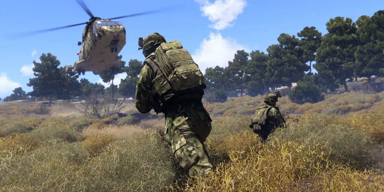 Żołnierze w kamuflażu, lądujący helikopter i krzaki. Akcja na **arma 3 polski serwer**.