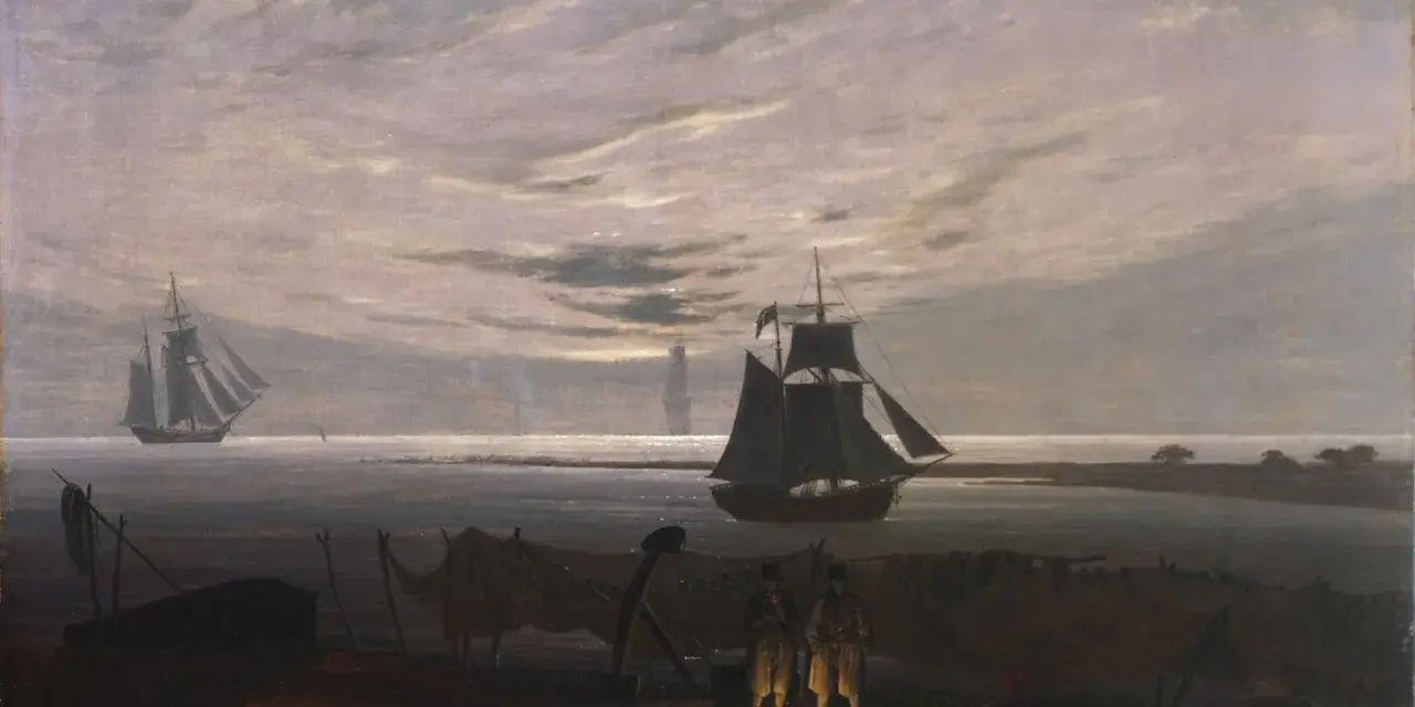 Dwa żaglowce na morzu, w oddali latarnia morska. Na pierwszym planie dwaj mężczyźni przy ognisku, typowe dla caspar david friedrich dzieła.