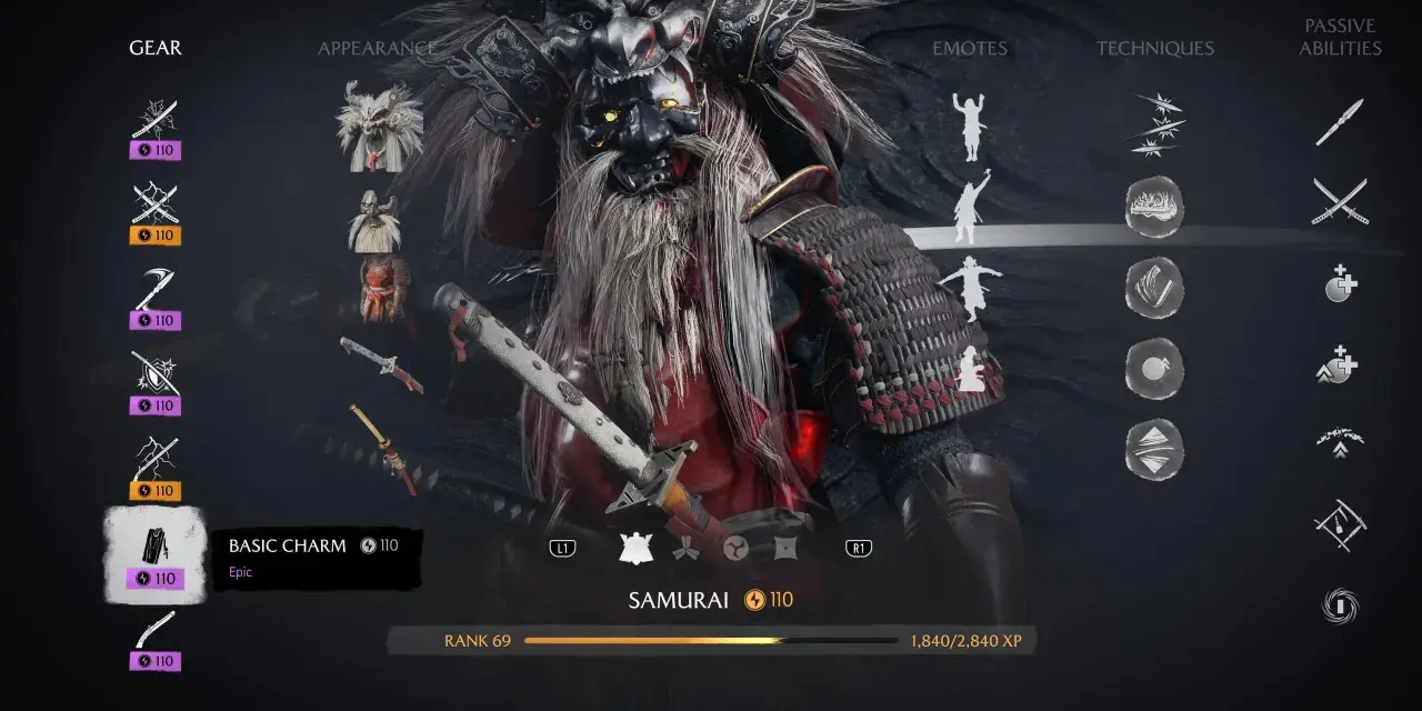 Postać w zbroi z maską demona, menu gry Ghost of Tsushima tryb legend. Poziom 69, wyposażenie i umiejętności.