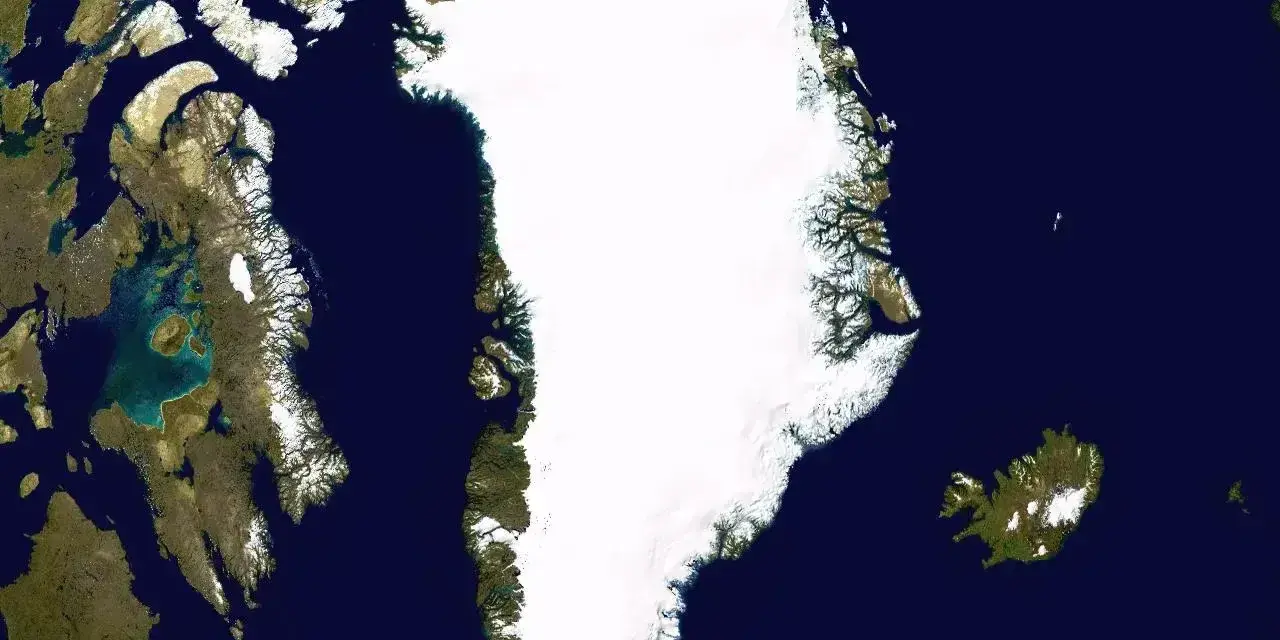 Zielona wyspa, Grenlandia, otoczona wodą. Obok Islandia. Ile jest wysp na świecie? Tysiące!