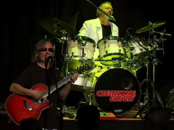 Ile trwa koncert czerwonych gitar? Dowiedz się, co warto wiedzieć
