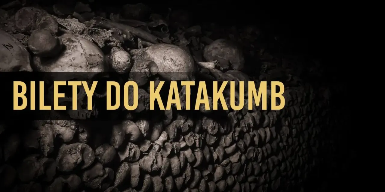 Paryskie katakumby: ściany z ludzkich kości i czaszek, z napisem "BILETY DO KATAKUMB". Mroczna atmosfera podziemi.