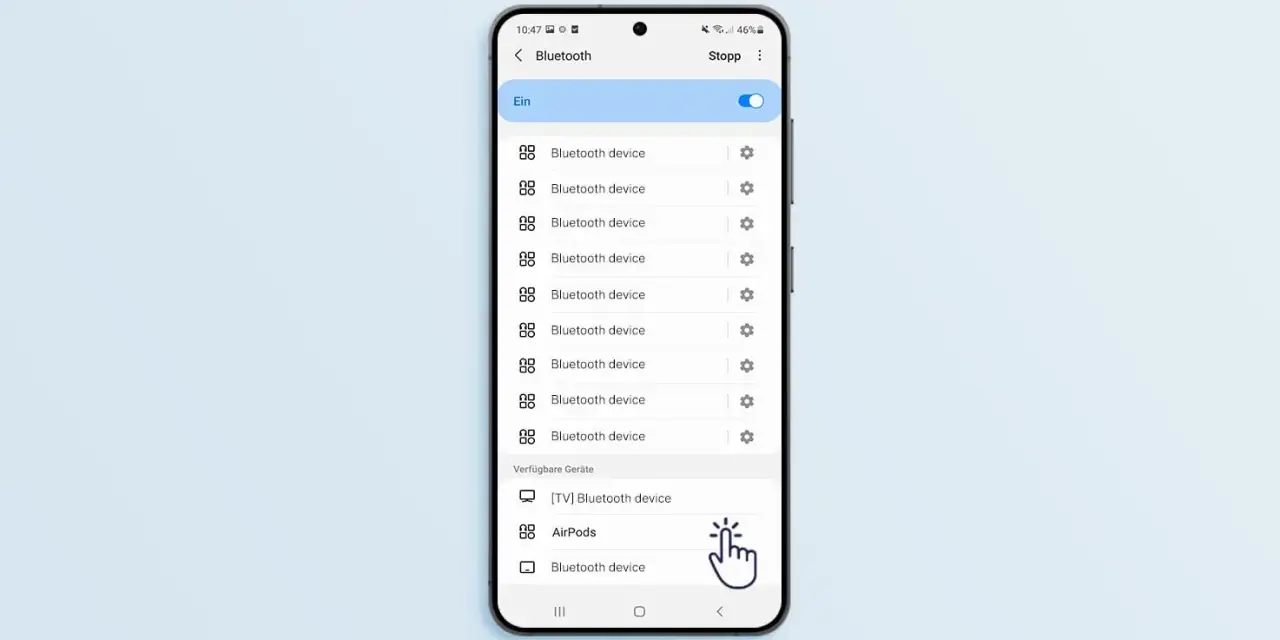 So einfach lassen sich AirPods verbinden: Auf dem Smartphone-Display wird die Bluetooth-Liste angezeigt, und "AirPods" ist zum Koppeln ausgewählt.