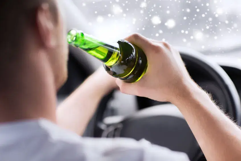 Kierowca i alkohol: Ile promili jest legalne? Prawda o alkomatach