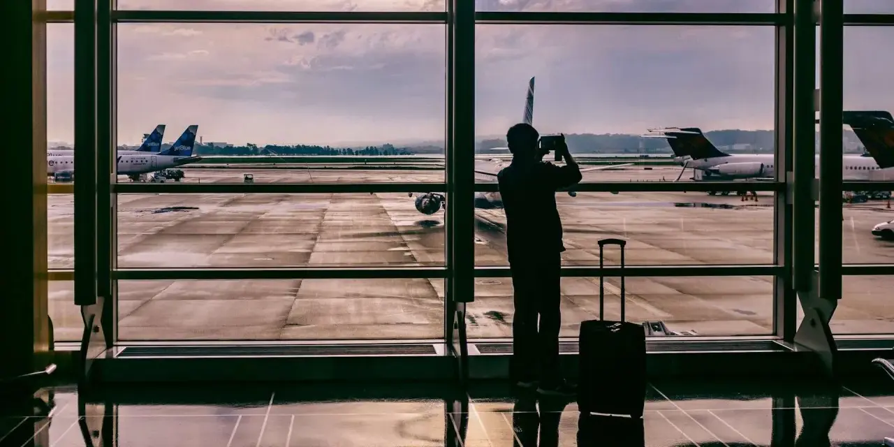 Płyny do Wizz Air: 100 ml, 1 litr i wyjątki. Spakuj bez stresu!