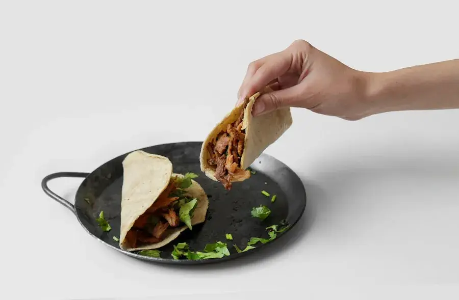 Kebab w tortilli: Ile kalorii? Poznaj fakty i jedz świadomie!