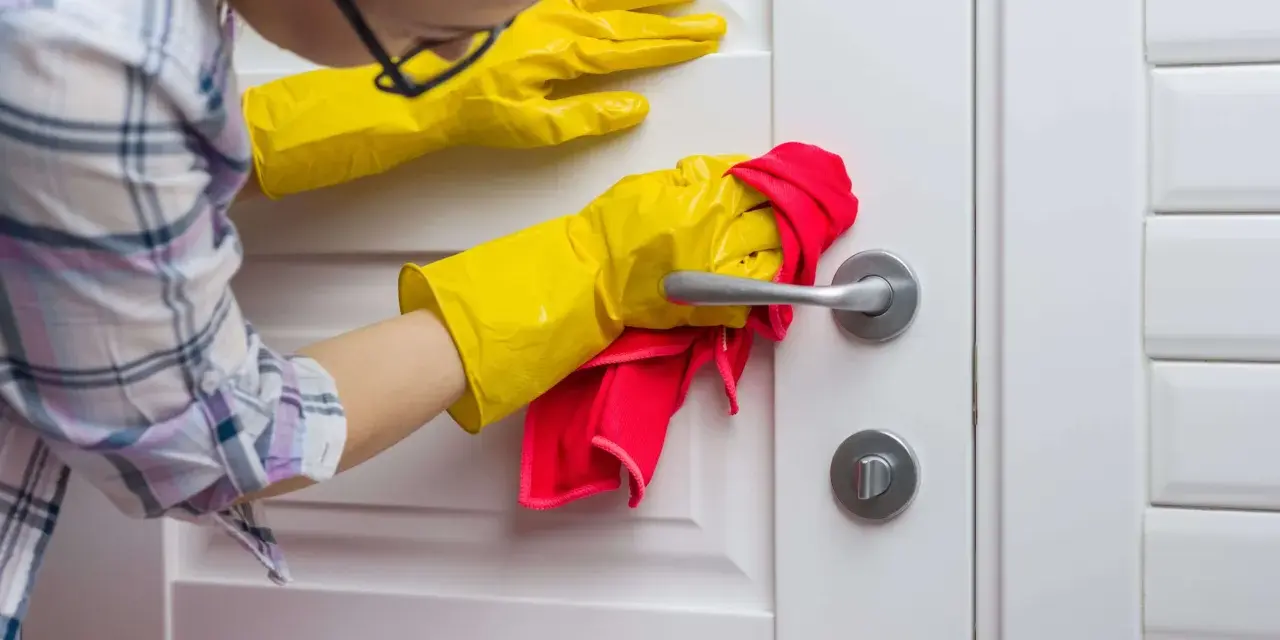 Odmień drzwi! Czym okleić? Kompletny poradnik DIY od A do Z.