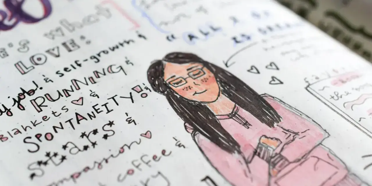 Rysunek w bullet journalu: uśmiechnięta dziewczyna w okularach i różowej bluzie, otoczona listą rzeczy, które kocha, jak bieganie i kawa.