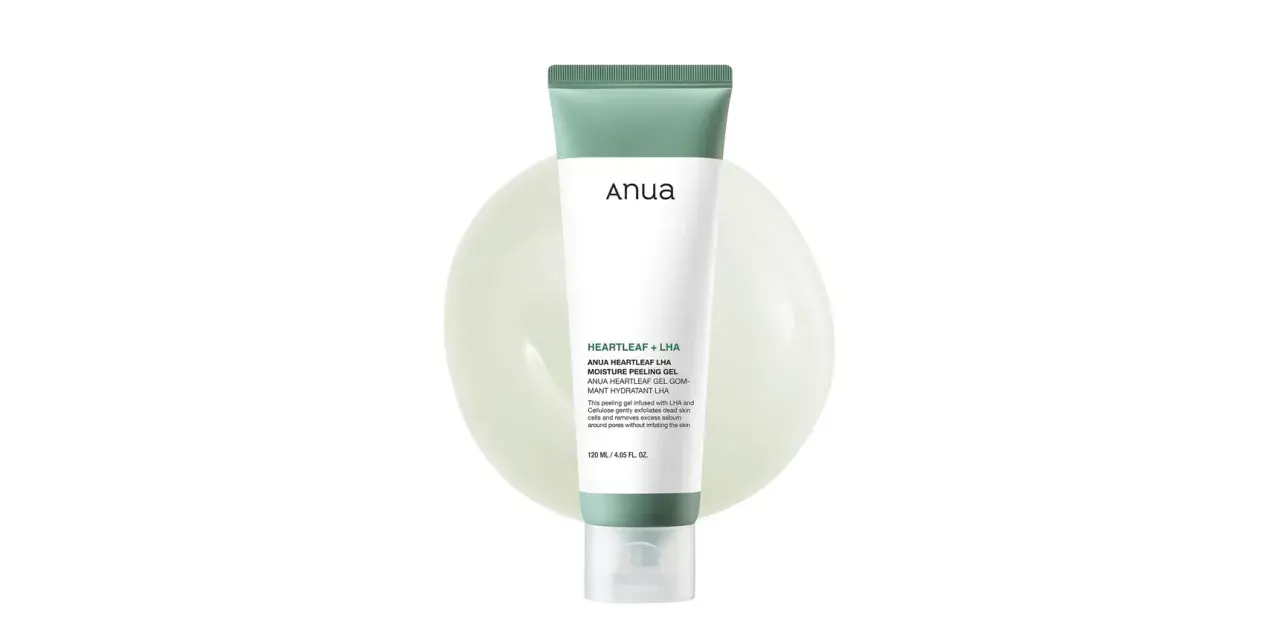 Anua Heartleaf Moisture Peeling Gel z LHA delikatnie złuszcza martwy naskórek i usuwa nadmiar sebum, pozostawiając skórę nawilżoną.