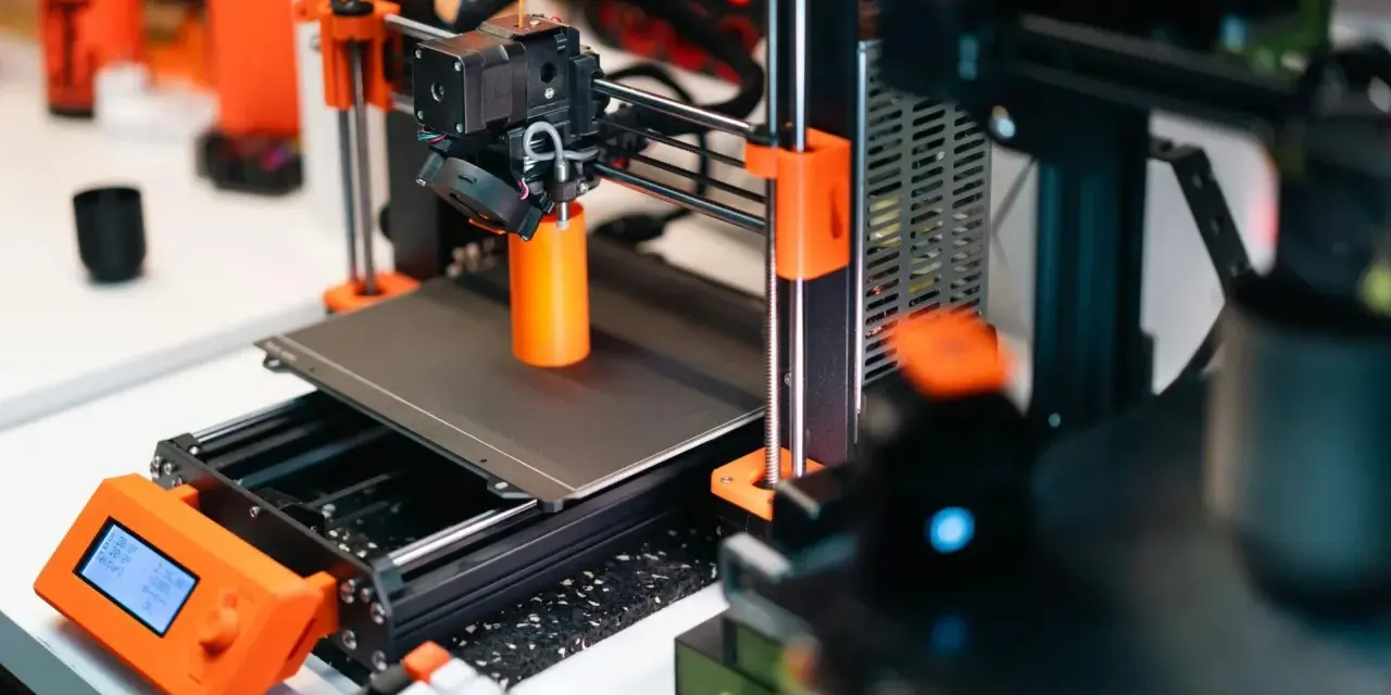 Jak korzystać z drukarki 3D? Twój przewodnik bez frustracji