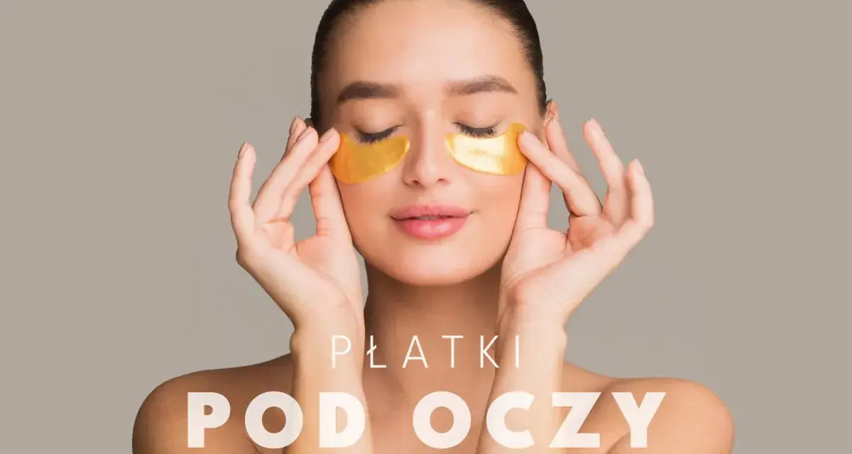 Kobieta z zamkniętymi oczami delikatnie poprawia złote płatki pod oczami. Dowiedz się, jak nakładać płatki pod oczy dla promiennej skóry.