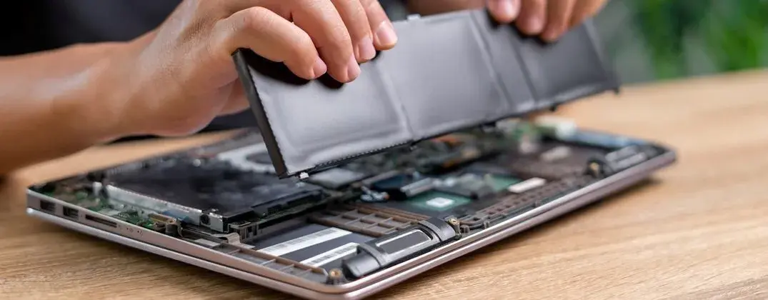 Jak naprawić baterię w laptopie i przywrócić jej pełną wydajność