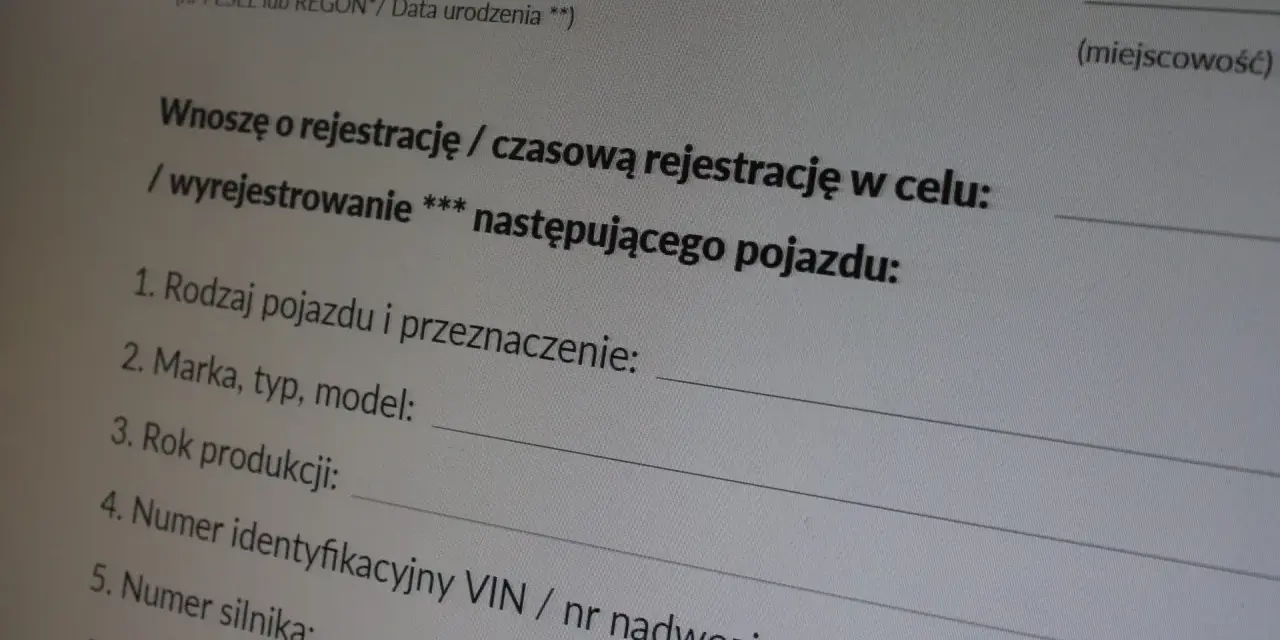 Wniosek o wyrejestrowanie pojazdu, zawierający dane takie jak rodzaj, marka, model, rok produkcji i numer VIN.