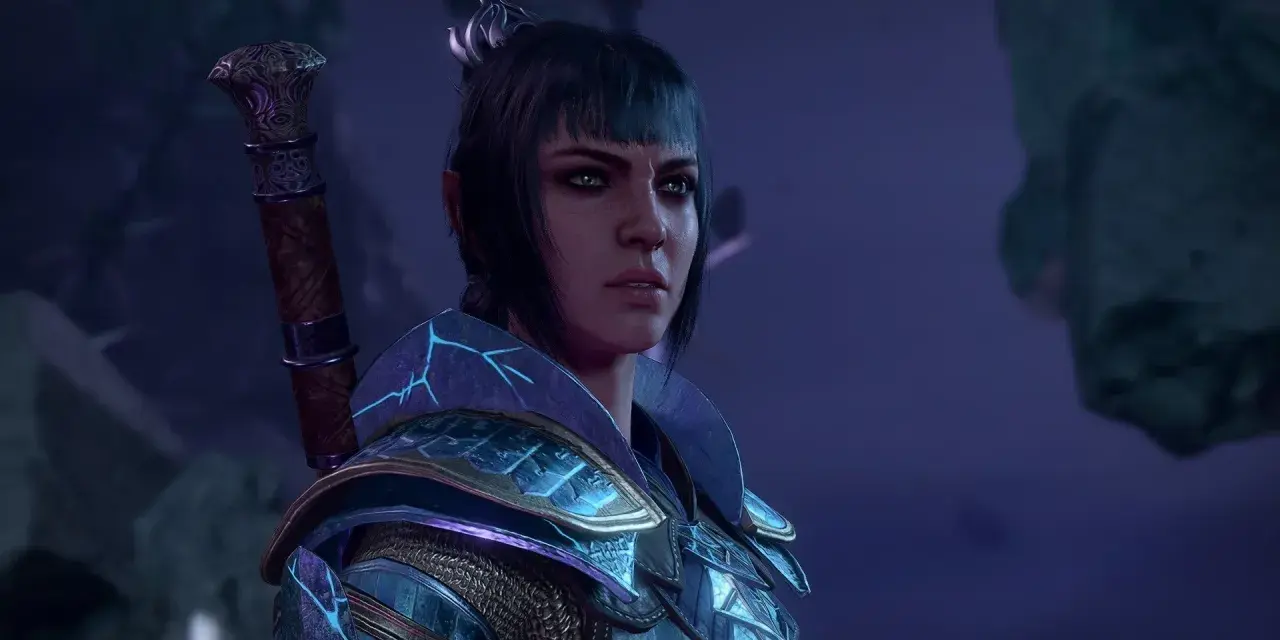 Guerrera con armadura brillante y espada al hombro, lista para la ordalía de Shar en BG3.