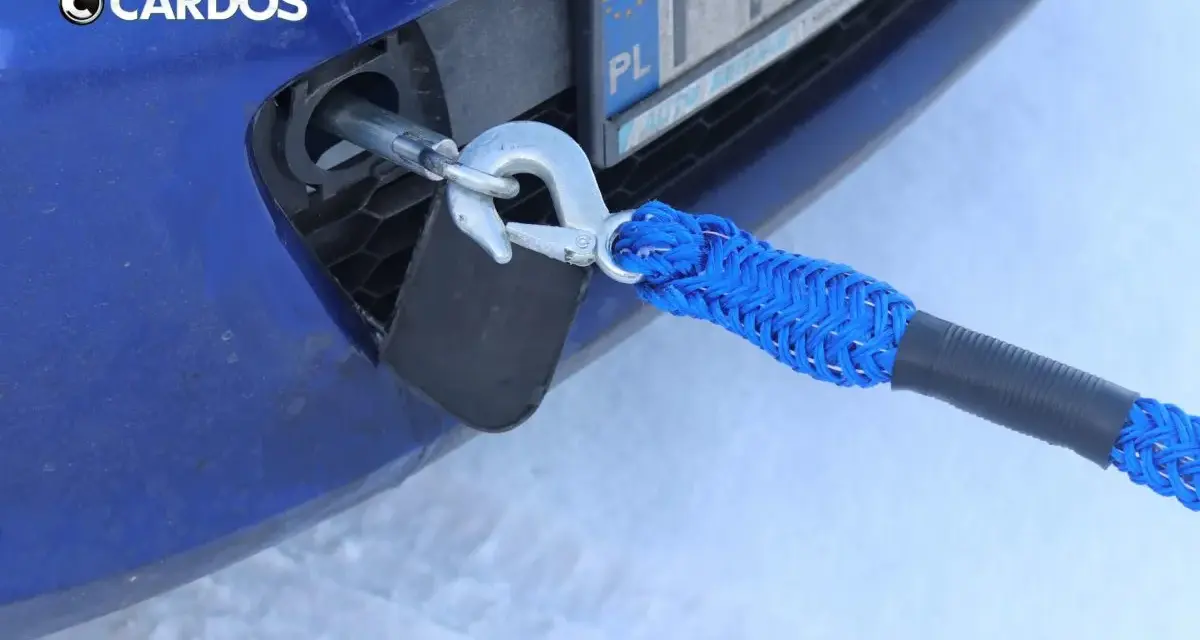 Awaria? Toyota Avensis: Gdzie jest zaczep holowniczy i jak go zamontować?