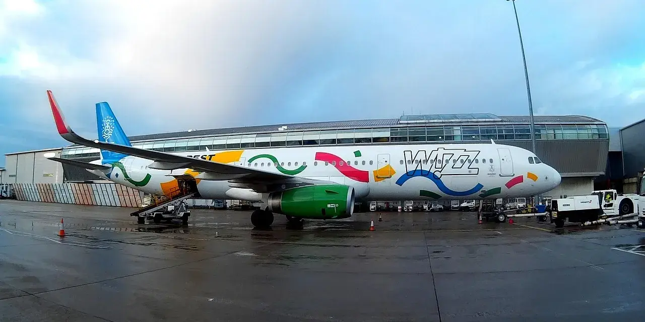 Wizz Air: przewóz alkoholu limity, zasady i unikanie problemów