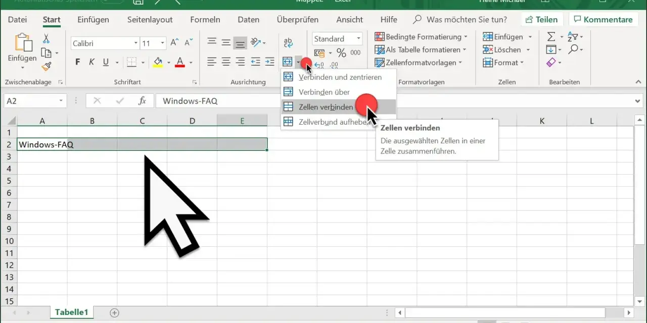 Excel-Menü zeigt Option "Zellen verbinden" an, um mehrere Zellen zu einer einzigen zusammenzuführen.