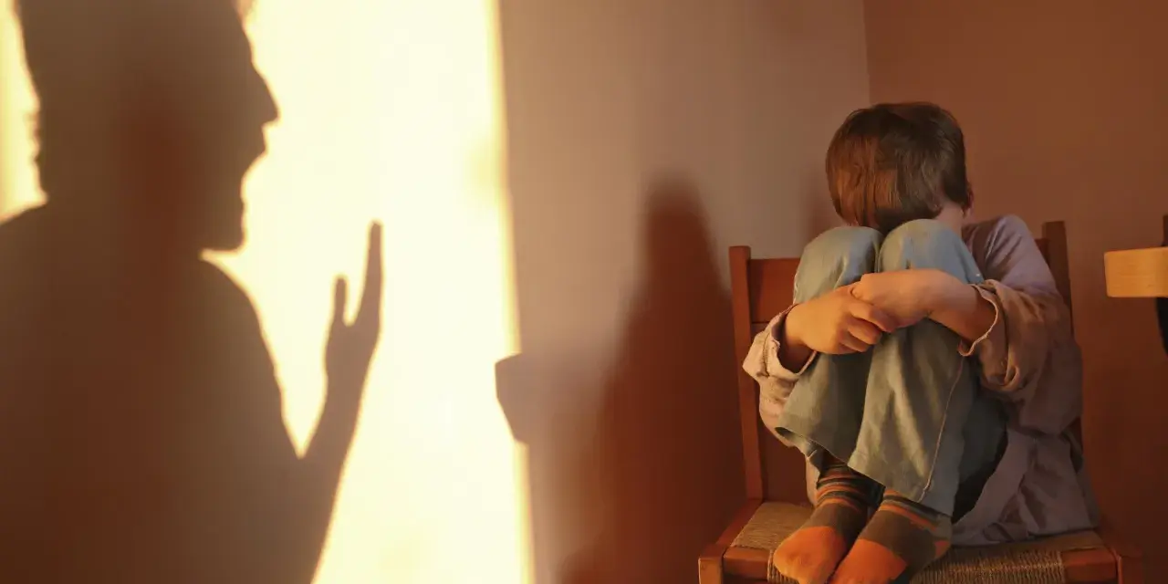 Niewidzialne rany: Jak rozpoznać znęcanie psychiczne u dziecka?