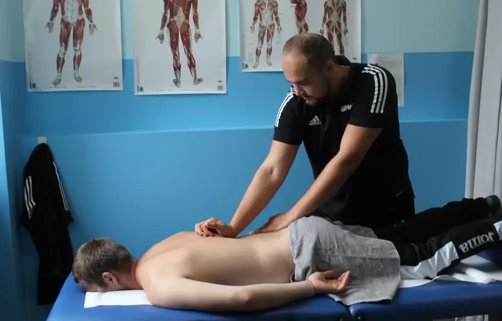 Rehabilitacja po operacji kręgosłupa: Kiedy i jak wrócić do życia?
