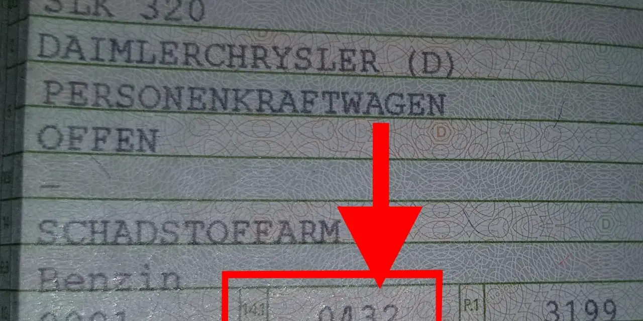 Fahrzeugschein zeigt DaimlerChrysler SLK 320, Benziner. Die Schadstoffklasse Euro 1 ist hier als "Schadstoffarm" vermerkt.