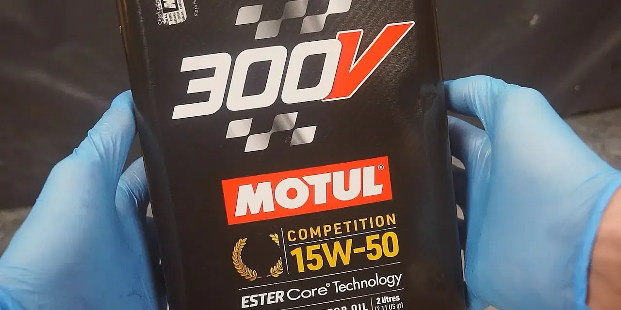 Motul 300V 15W50: Ekspert radzi czy warto w niego inwestować?