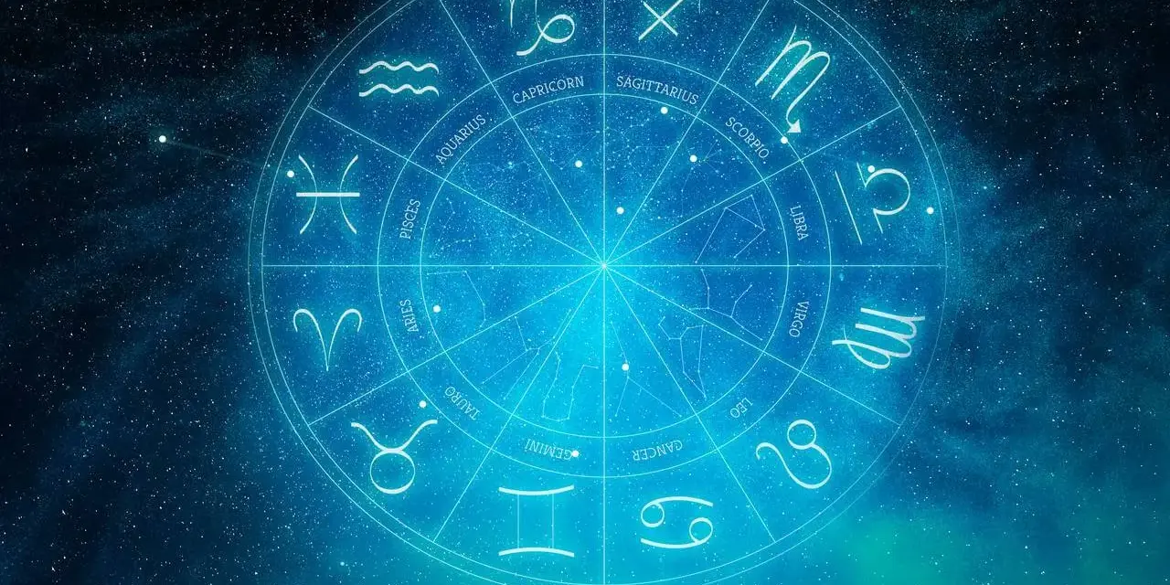 Zodiakalny krąg na tle kosmosu. Każdy znak zodiaku, od Barana po Ryby, symbolizuje drogę do numerologicznej 10.
