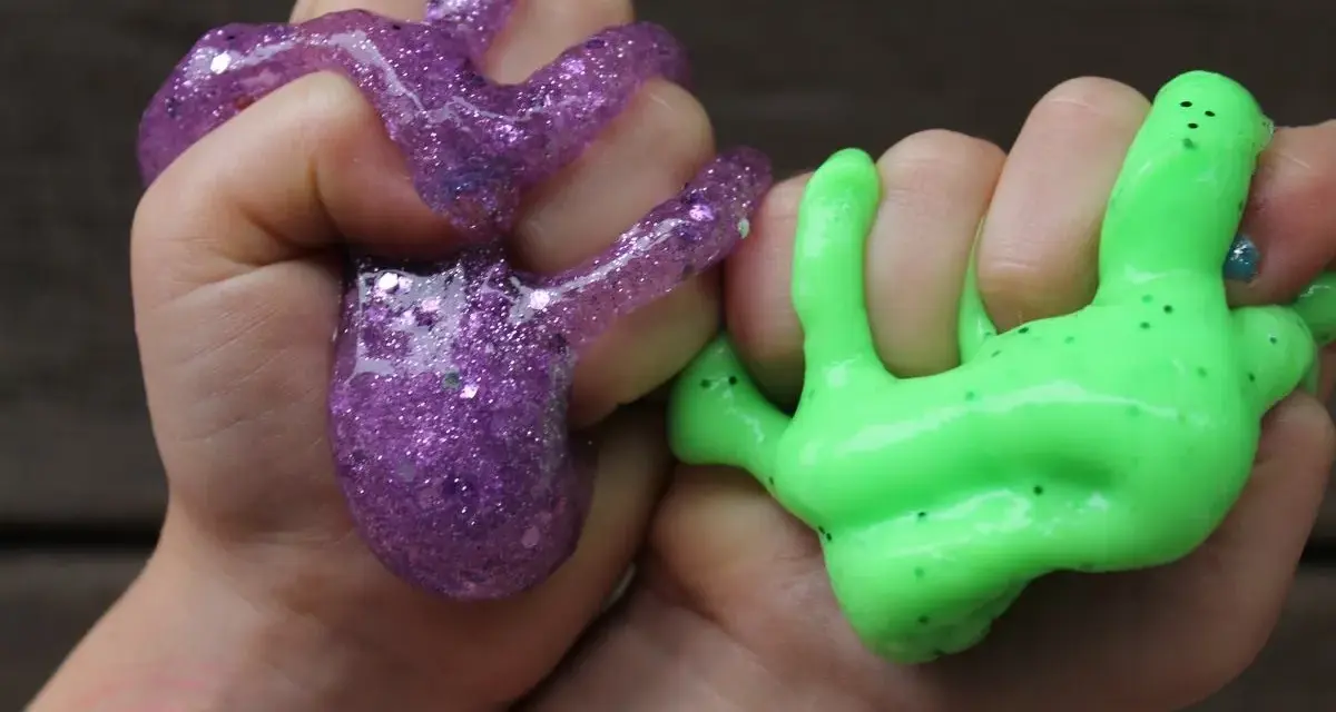 Jak usunąć plamy ze slime'a? Skuteczne domowe sposoby