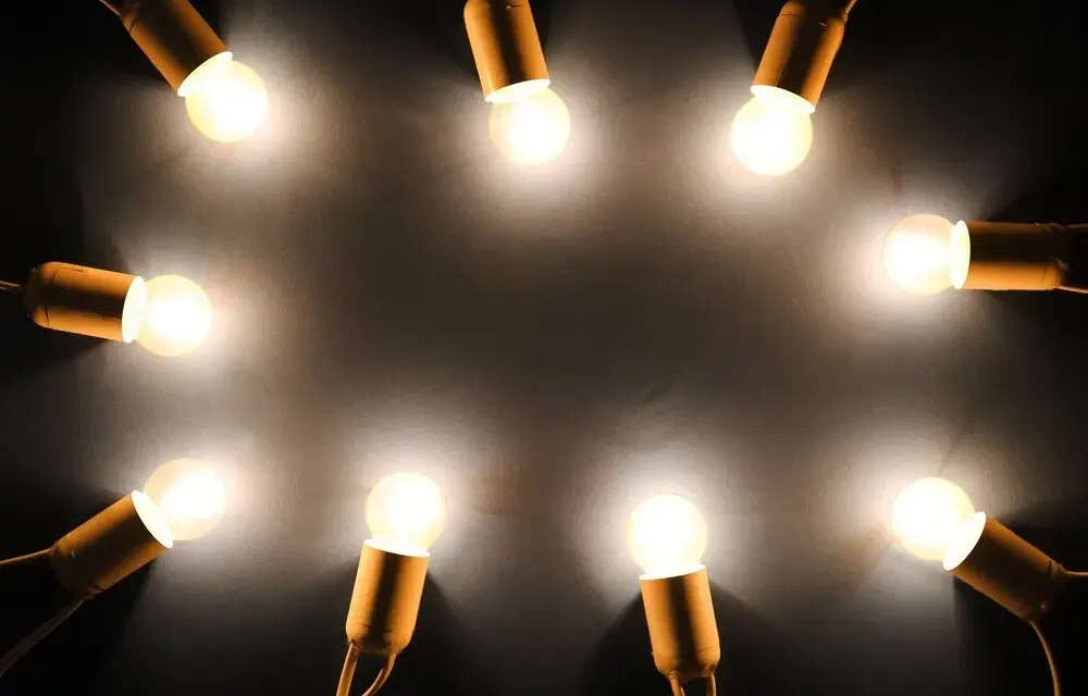 Żarówki LED: Ile prądu zużywają? Oszczędź do 90% na rachunkach