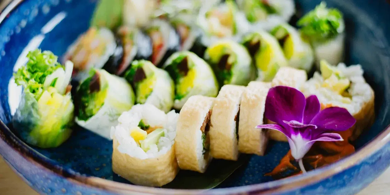 Czy pies może jeść sushi? Dowiedz się, co może mu zaszkodzić