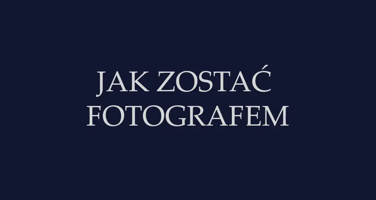 Napis "Jak zostać fotografem" na granatowym tle.