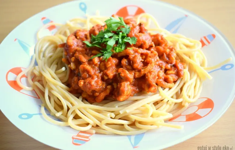 Proste spaghetti: przepis na idealny obiad w 30 minut!