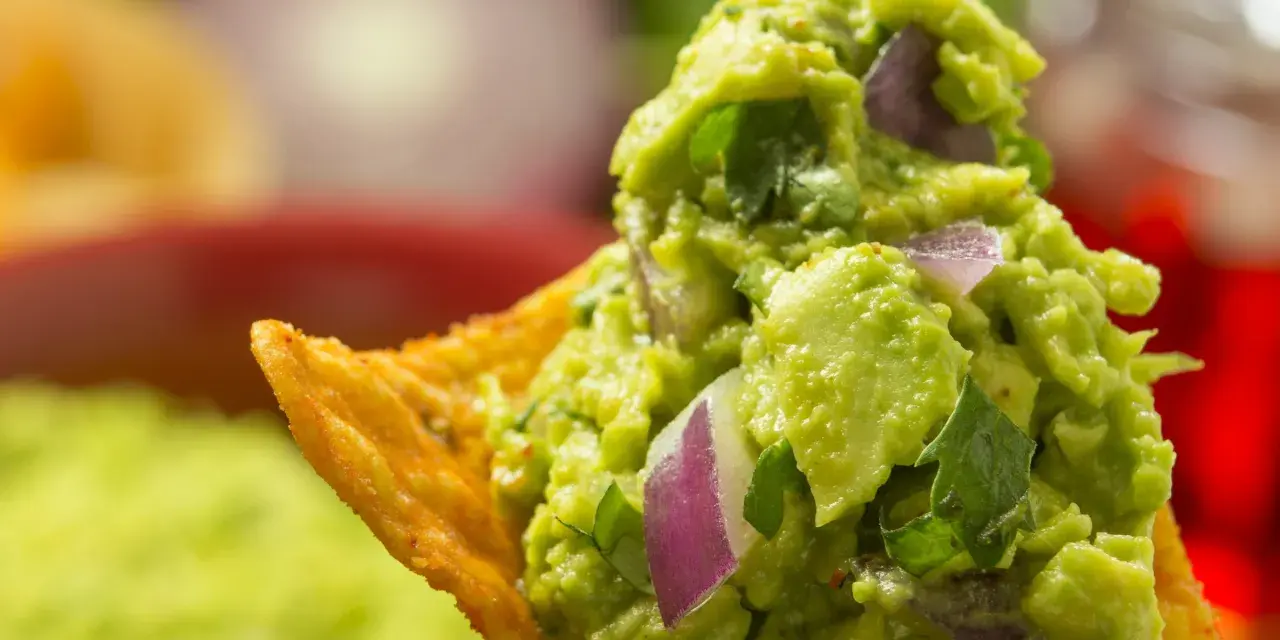 Guacamole: "Masło bogów" na Twoim stole? Przepis i sekrety