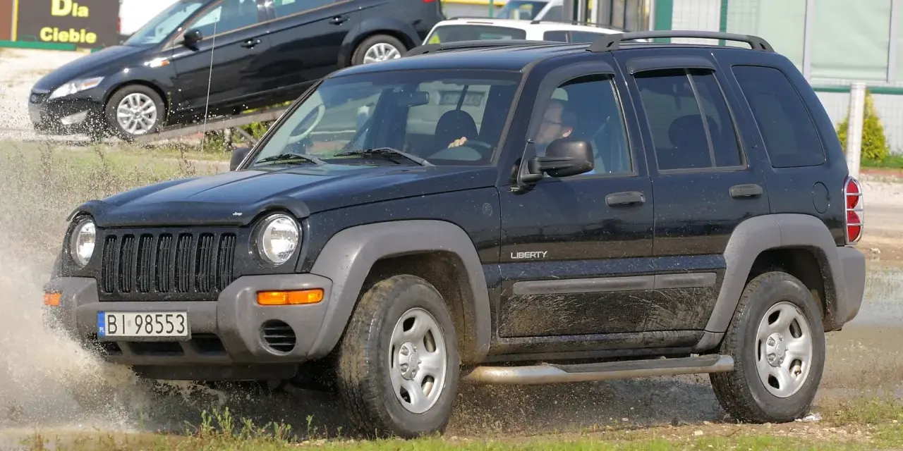 Jeep Liberty jaki silnik wybrać? Porównanie opcji silnikowych