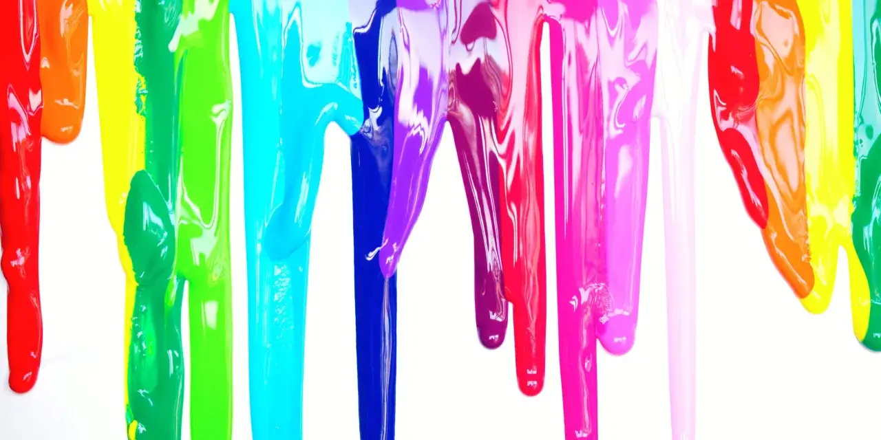 Peinture acrylique brillante dégoulinant en arc-en-ciel. Découvrez comment rendre une peinture acrylique brillante pour un effet éclatant.