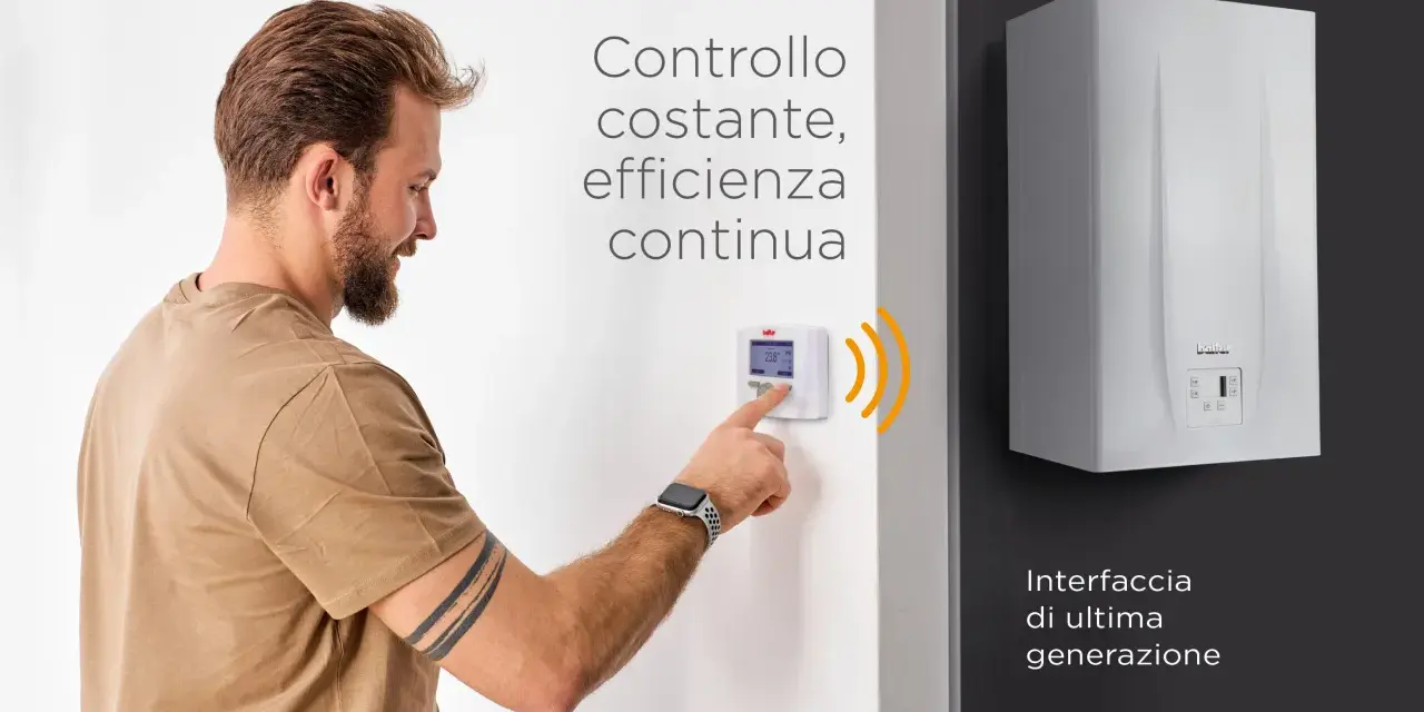 Uomo interagisce con il termostato per un controllo costante e un'efficienza continua. L'interfaccia di ultima generazione garantisce comfort e risparmio.