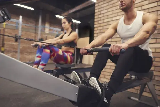 Cardio przed czy po treningu na redukcji - najlepsza strategia dla spalania tłuszczu