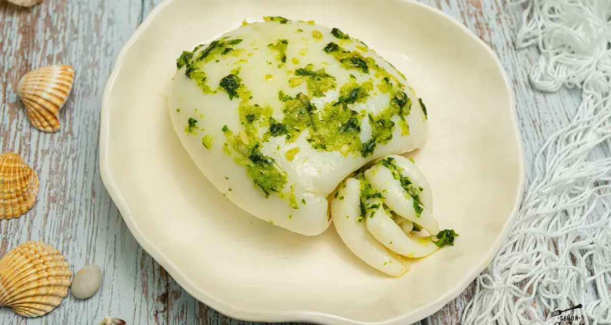 Deliciosa sepia al horno, tierna y jugosa, con un toque de hierbas frescas. Un plato que evoca el mar.