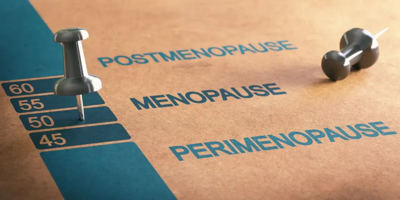 Etap życia kobiety: perimenopauza, menopauza i postmenopauza. Szpilka wskazuje wiek 45 lat, początek okresu przedmenopauzalnego.