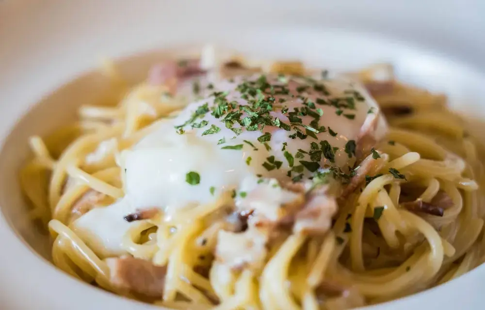 Carbonara perfecta: El secreto romano para una cremosidad sin nata