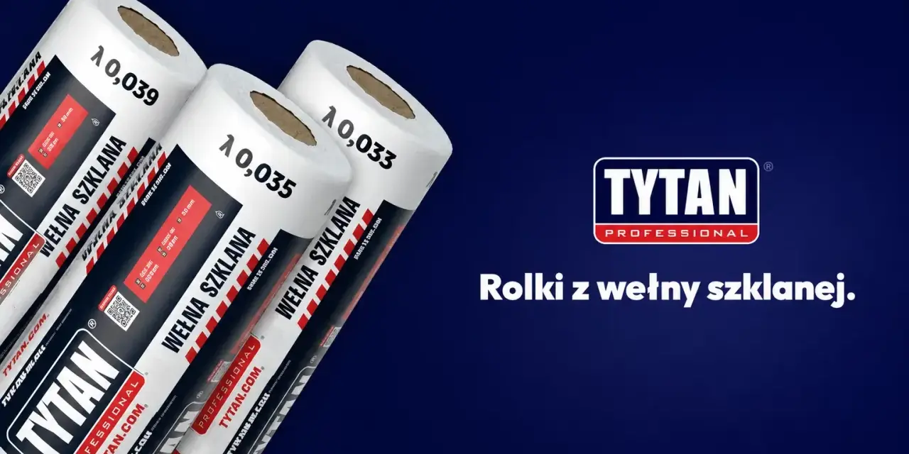 Trzy rolki wełny szklanej TYTAN PROFESSIONAL z różnymi parametrami lambda (0,039, 0,035, 0,033) do izolacji.