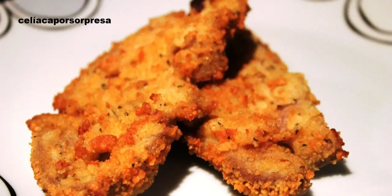 Delicioso escalope de ternera empanado, crujiente y dorado, listo para disfrutar.
