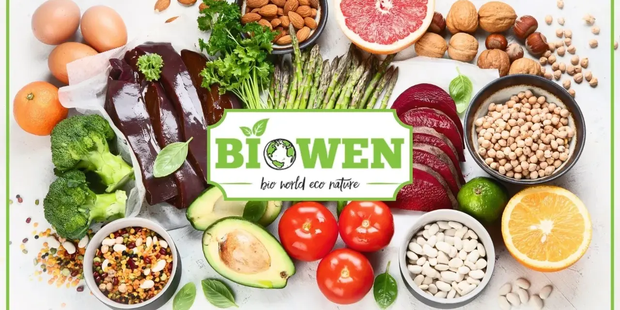 Wątróbka, jajka, orzechy, warzywa i owoce – bogactwo naturalnych witamin z grupy B dla zdrowia.