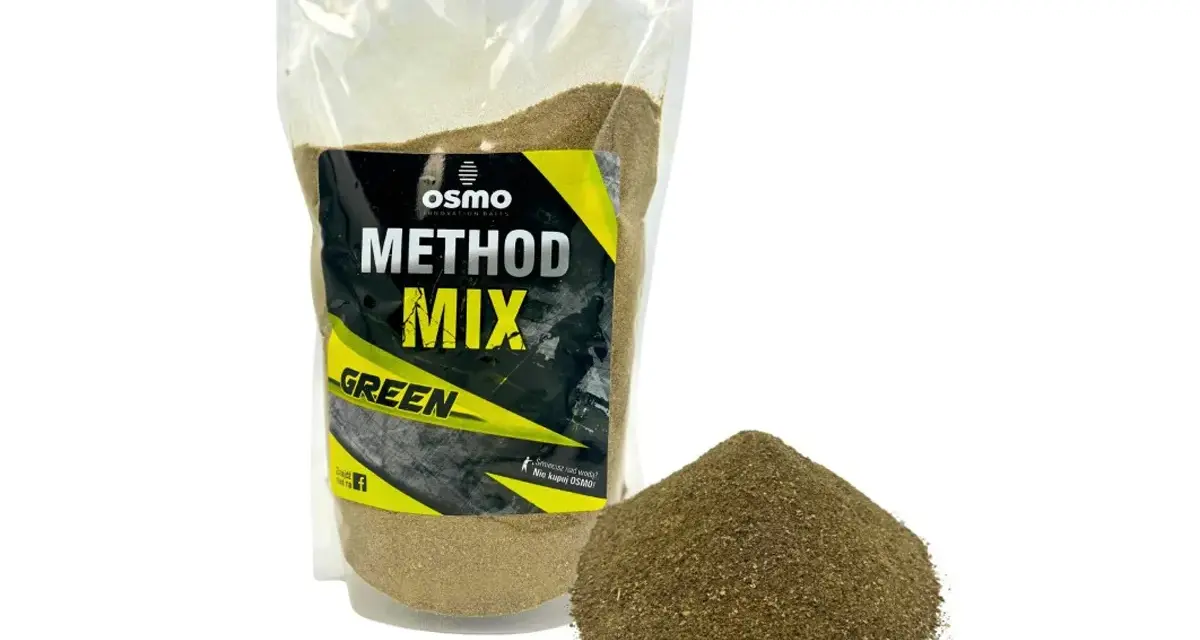Zanęta do metody Osmo Method Mix Green. Zielona mieszanka w opakowaniu i usypana obok, gotowa do użycia.