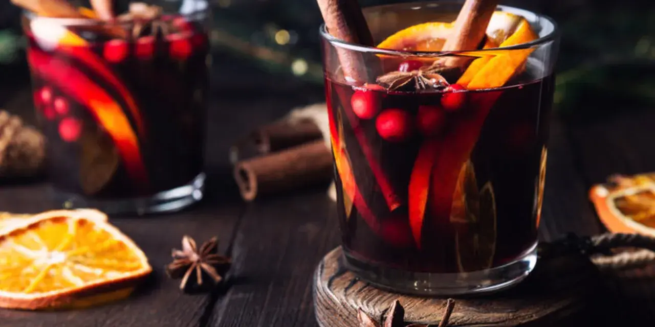 Czy grzaniec ma alkohol? Sprawdź moc i alternatywy 0%