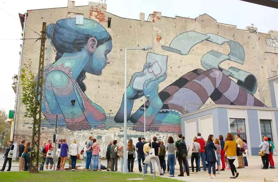 Atrakcje w Łodzi: Odkryj pofabryczne imperia, murale i filmowe sekrety