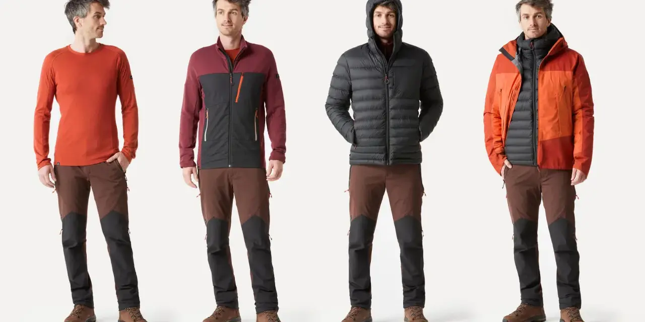 Quatre hommes présentent des tenues idéales pour savoir comment s'habiller pour une randonnée : couches de base, vestes et pantalons techniques.