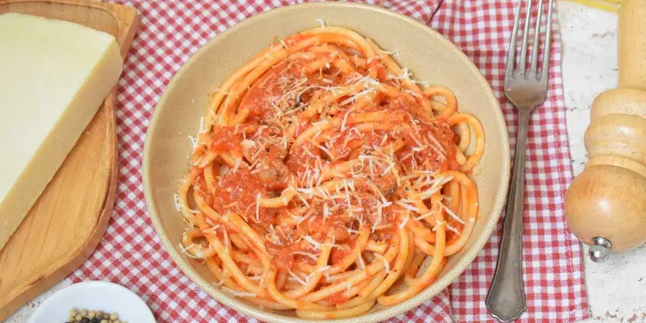 Amatriciana przepis: Zrób ją jak Włoch! Sekrety smaku