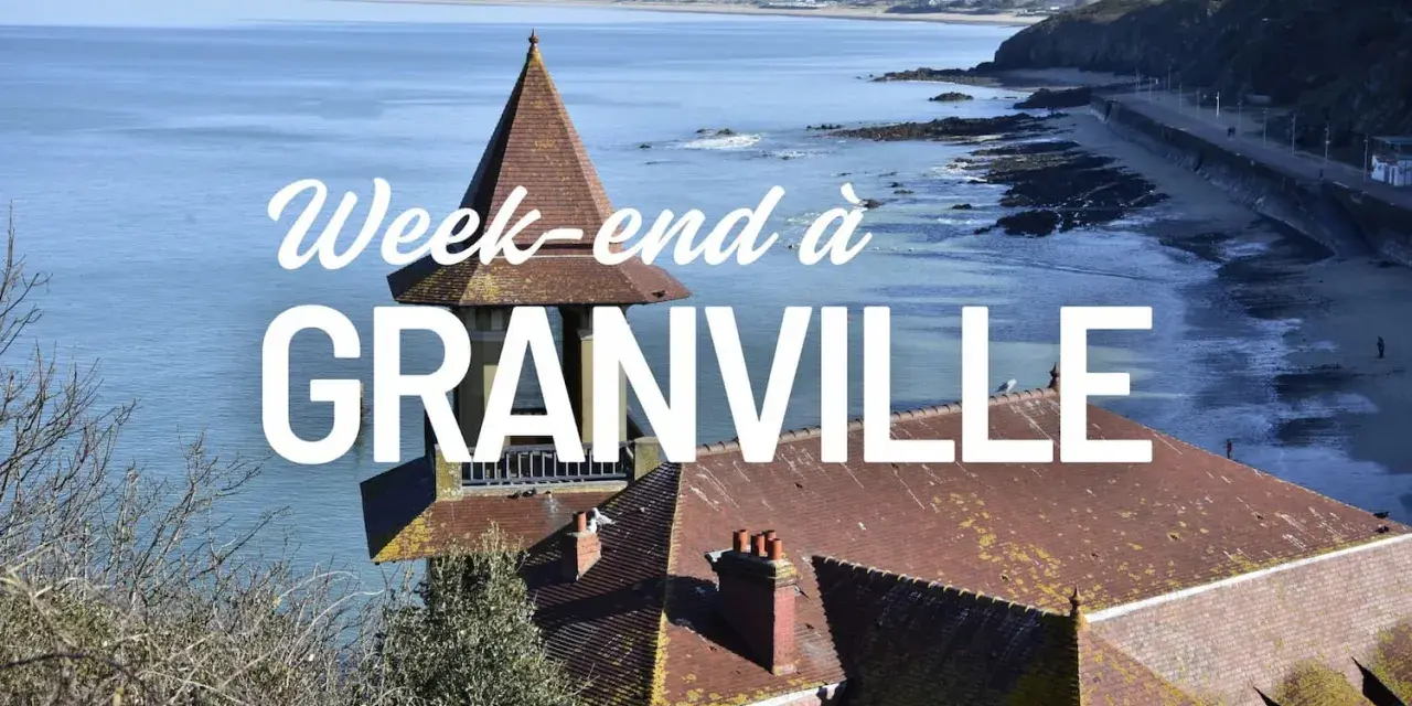 Vue panoramique de Granville, avec la mer, la plage et des toits de tuiles. Idéal pour un week-end à Granville.